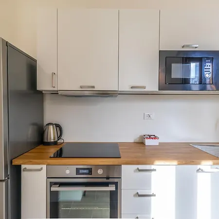 Storchi 12 Apartament - Affitti Brevi Italia * Modena